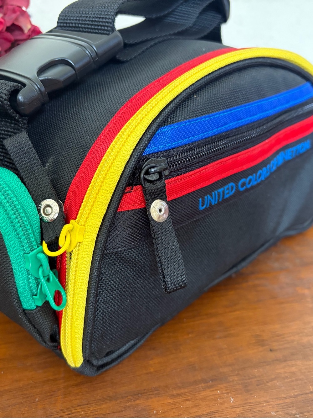 United Colors Of Benetton Vintage Camera Bag Black Fanny Pack NICE - Picture 2 of 14